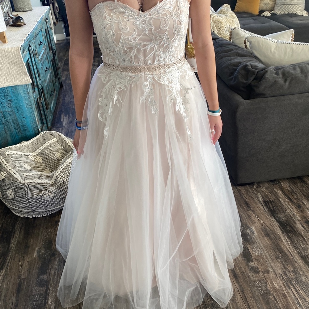 Selling brand new prom dress